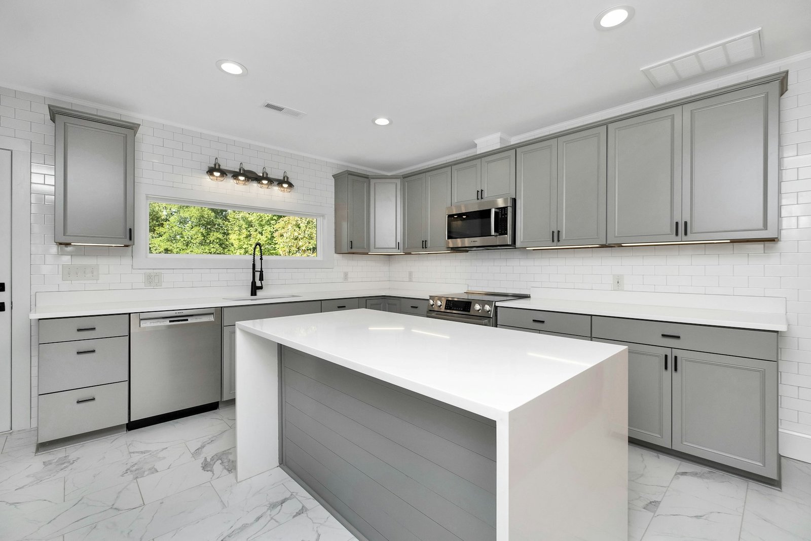 White kitchen cabinets